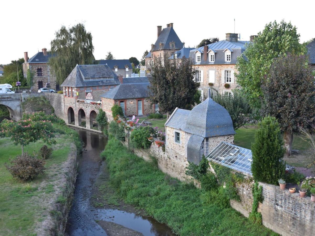 Cosy Chalet With Private Garden In Normandy Isigny-le-Buat Exterior foto