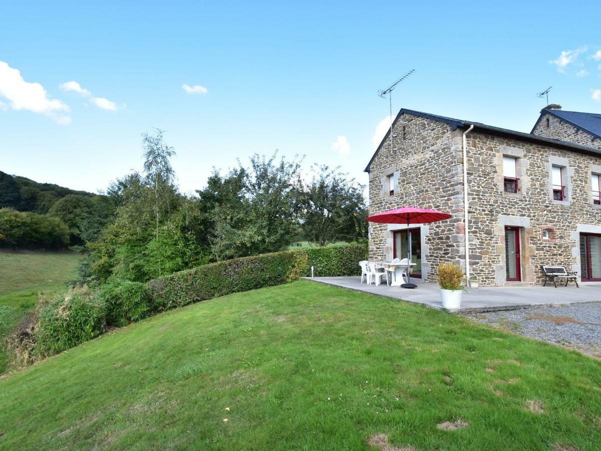 Cosy Chalet With Private Garden In Normandy Isigny-le-Buat Exterior foto